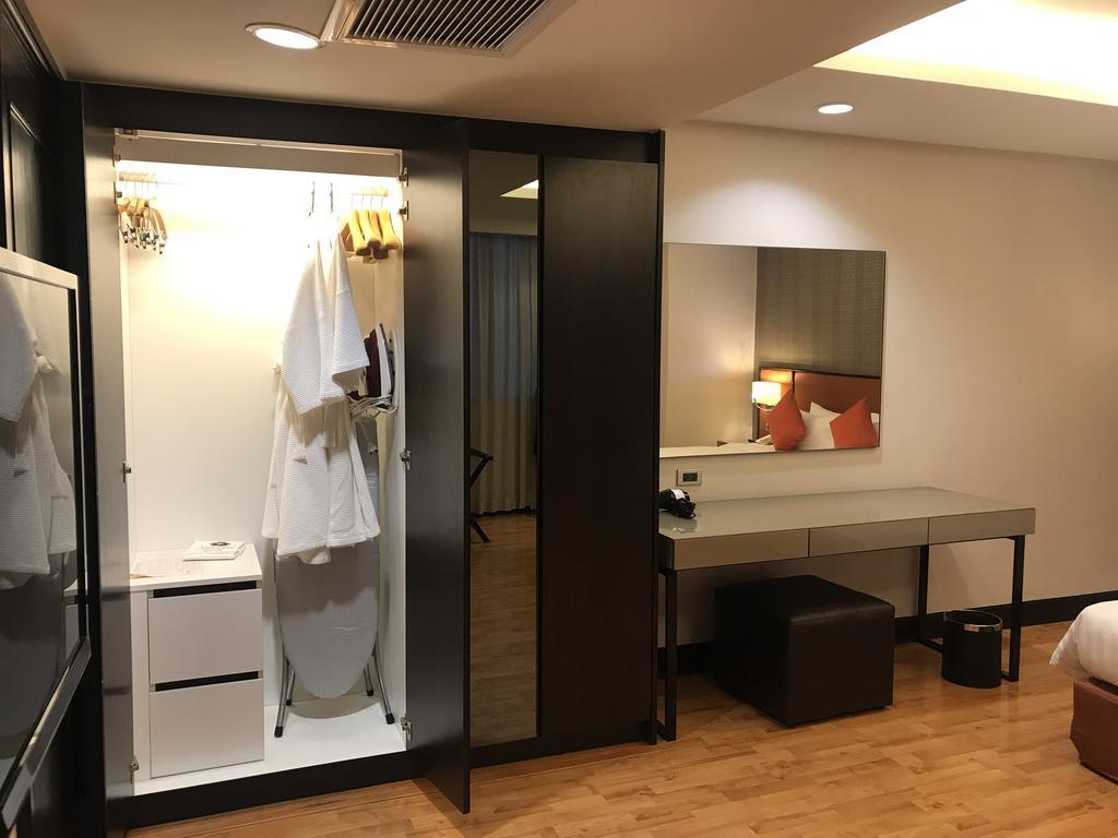 Rembrandt Suites Bangkok Exteriör bild